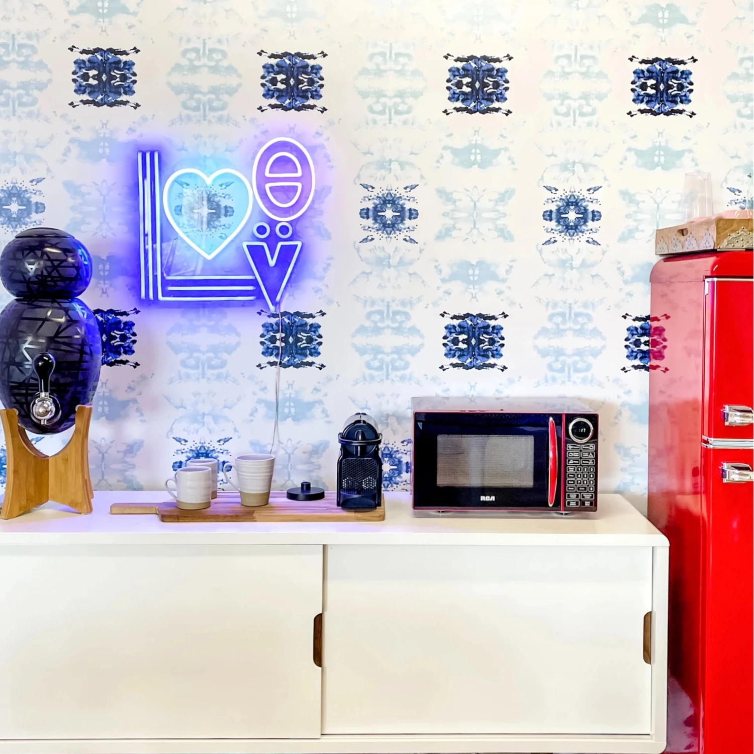 Jonathan Adler Love, LED Neon Sign YELLOWPOP X Jonathan Adler 6 Jonathan Adler Love, LED Neon Sign YELLOWPOP X Jonathan Adler