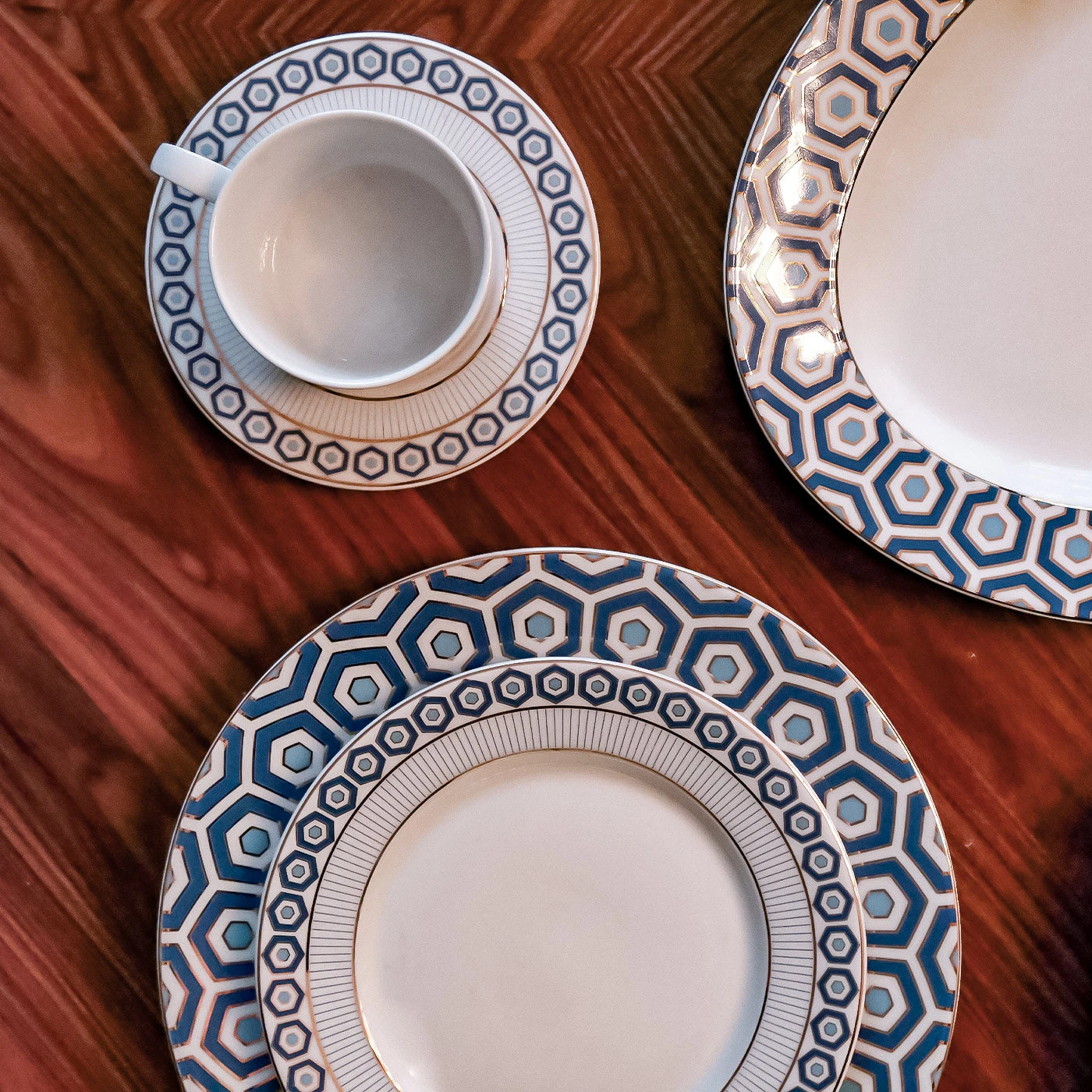 Jonathan Adler Serveware & Mugs Newport Five-Piece Dinner Set 6 Jonathan Adler Serveware & Mugs Newport Five-Piece Dinner Set